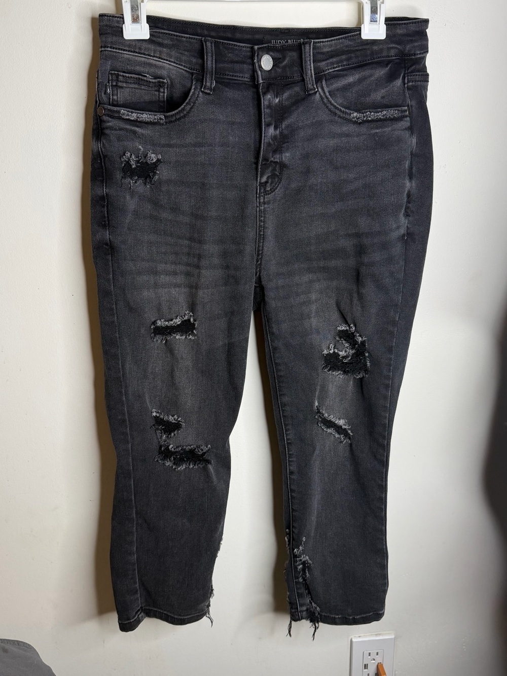 Judy Blue Black Distressed skinny fit Capris